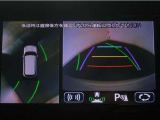 パノラミックビューモニター付きです。車両を上から見た様な映像を画面に表示。運転席からの目視だけでは見にくい、車両周辺の状況をリアルタイムでしっかり確認出来ます。