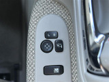 【電動格納ミラー】ドライバーの目線に合わせ、ミラーの上下左右調整が可能です。