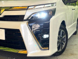 【LEDヘッドライト】悪天候や夜間走行時も良好な視界を確保し安心して運転できる高輝度LEDヘッドライトを装備!点灯速度が早く、消費電力も抑えられています。