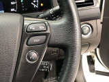 【ステアリングスイッチ】右です。ハンドルから手を離さず、運転に集中したまま手元でマルチインフォメーションディスプレイ内の表示切替などができます。