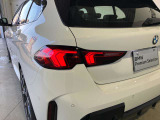 リアランプ 立体的な造形としてBMWらしい個性的なリアビューを明確化しました。