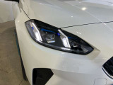 LEDヘッドライト 先進のLEDテクノロジーを採用。キセノンライトを上回るコントラストで明るく輝きます。夜間や悪天候時の日中でも優れた視野性を発揮し安全性と快適性を高めます。