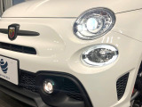 ●LEDヘッドライト:夜間走行時も良好な視界を確保し安心して運転できる高輝度LEDヘッドライトを装備!点灯速度が早く、消費電力も抑えられています。