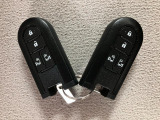 スマートキーを装備しています☆カギをカバンやポケットに入れて頂いた状態でドアロックの開閉やエンジンスタートをして頂けますよ!とても便利な装備です!