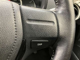 ステアリングスイッチ付き。前方から目を離すことなく操作することが可能です。
