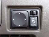 【電動格納ドアミラー】狭い駐車場で便利な電動格納ドアミラーが付いています。