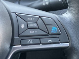 プロパイロットを装備☆アクセル、ブレーキをコントロー ルして前のクルマとの車間距離を保つ手助けをします。 白線を検知し、ハンドルをコントロールして直線道路、カーブにおいても運転支援してくれます!!