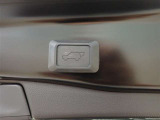 電動バックドア装備
