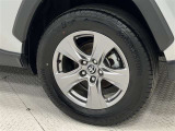 タイヤサイズは225/60R17!純正アルミホイール!残り溝は5ミリ程度です!