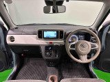 ひとつひとつのパーツを大きく、すっきりシンプルに!見易い計器類と運転し易いドライビングポジションは、視角も少なく、スクェアなボディで前方&左右の見切りが良く運転し易いクルマです
