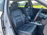 ゆとりのある空間とくつろぎ感のある運転席&助手席シートは様々なシーンのドライブをサポートしてくれます☆