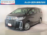 UVカット機能付ウインドシールドガラス(グリーン合わせ、高遮音性ガラス、トップシェード付)&3眼LEDヘッドランプ(ハイ・ロービーム/オートレベリング機能付)+LEDクリアランスランプ