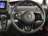 Hondaセンシング搭載ミリ波レーダーと単眼カメラで、クルマの前方の状況を認識。ブレーキやステアリングの制御技術と協調し、安心・快適な運転や事故回避を支援する先のシステムです