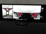狭い場所での駐車やすれ違いなどでより的確な運転操作に役立つ360&deg;ビューモニターが装備されています。