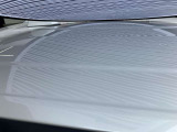 ルーフに、1cm〜5cmほどのへこみが複数ある車両となっております。