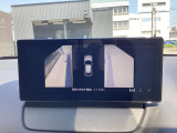 サイドカメラに切り替えると駐車時や狭い道路のすれ違いで、幅寄せ時のサイドの確認も安心です!
