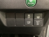 ハンドルの右側には安全装備の、CTBA(シティブレーキアシストシステム)とVSA(ABS+TCS+横滑り抑制)の解除スイッチがついています。燃費に役立つECONボタンもここです。