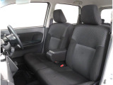 長時間の運転も疲れにくいフロントシート!体をしっかり支えてくれて運転がしやすい形状です!