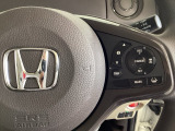 ハンドルにHondaセンシング系のクルーズコントロールやレーンキープアシストなどのスイッチが装備されています。ハンドルから手を離さず安全に操作できます。