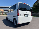 後ろ姿とサイドのバランスが分かる一枚。テール周りの印象や角の状態、荷室のイメージも掴めます。