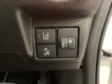 ハンドルの右側にはヘットライトリベライザーとHondaセンシング用のメインスイッチがついています。ヘッドライトリベライザーは道路状況や積荷の加重に応じてライトの高さを調節できます。