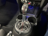 ●MTモード付きAT:通常は自動でおこなわれる変速(ギアチェンジ)をドライバーの操作によって意図的に変えられるシステムです。より一層普段のドライブをお楽しみいただけます!