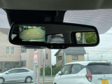 ルームミラーにバックカメラがうつります