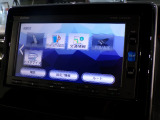 CD、DVD、Bluetooth、AM、FM、スマートフォン接続ができます。
