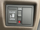運転席の手元で助手席側スライドドアの開閉操作が可能です。