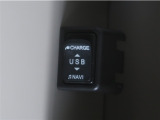 USB接続により外部オーディオと連携する事が出来、車内で音楽を楽しむ事が出来ます。