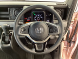 運転にかかわる様々な操作を安全に行えるように視点移動が少なく操作性に配慮されたスイッチ類が凝縮されたコクピットです。