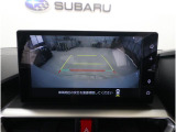 ■リヤビューカメラの映像です。ステアリング連動ガイドラインが、後退時の予想進路を表示し、運転のサポートを致します。