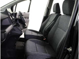 高いホールド性で運転姿勢が安定します。長距離ドライブでも疲れにくいのが魅力です。快適なドライビングライフをお送りください♪