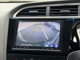 駐車時に便利なバックカメラを装備しています。