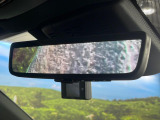 【デジタルインナーミラー】後席の大きな荷物や同乗者で後方が確認しづらい時でも安心!カメラが撮影した車両後方の映像をルームミラー内に表示。クリアな視界で状況の確認が可能です!