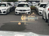 人気のヘッドアップディスプレイ!現在の車速、ナビゲーション・システムによるルート案内の矢印表示、チェック・コントロール、前車接近警告など、さまざまな情報をドライバーの視界内に直接表示いたします!