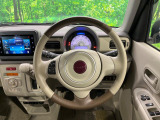 インテリアに合わせたデザインのステアリングは、運転される方のことも考え、運転しやすい形状、大きさです。是非一度、実際に触ってお確かめください。