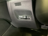 ハンドルの左下にETC2.0がついています。高速道路の料金所の通過も楽々です!。 カードの取り出しもしやすい場所についています。