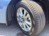 純正15インチアルミホイールでスタイルバッチリ!185/65R15タイヤです