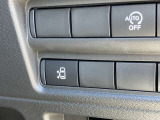 助手席側スライドドアはオート機能付き。運転席からも開閉可能です。