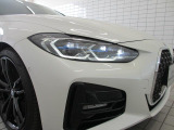 BMWの伝統的なヘッドライト・デザインは『コロナ・リング』と言われる左右4灯ヘッドライトをモチーフにしています。キドニーグリルと相まって、ひと目でBMWだとわかるデザインになっています。