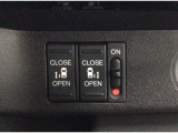 【両側パワースライドドア】両側がパワースライドドアになっており、運転席のスイッチやスマートキーでも開閉が可能です!開口部も広いので乗り降りも楽々♪