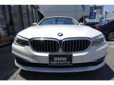 BMWの代名詞の【キドニーグリル】グリルが腎臓のように見えるので【キドニー】と呼ばれるようになりました。一目見ただけでBMWであると認識できる確固たるアイコンとして存在感を放ちます。