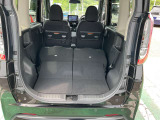 シートを倒して更にお荷物積めちゃいます。レジャーやショッピングに大活躍。