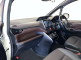 広々とした車内空間に優れた燃費性能。更にデザインも上質で人気のお車です!