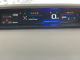 メータは先進的なデジタルメーターを採用!ゆっくりと数字が動くのでとても見やすく表示されます!続可能距離等の情報やHonda SENSINGの注意・警告も表示します!