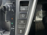 ★電動パーキングブレーキ★スイッチで作動・解除。「P」シフトで自動作動、「P」シフト以外にシフトで解除されるオート機能!