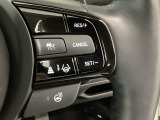【アダプティブ・クルーズ・コントロール】予め設定した車速内でクルマが自動的に加減速。 前走車との適切な車間距離を維持しながら追従走行し、高速道路でのドライバーの疲労を軽減してくれる嬉しい機能付♪