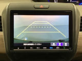 バックでの車庫入れも安心です! リアカメラが付いているバックモニター付のナビを装備しております。操作線もついており距離感も画面から確認できます。