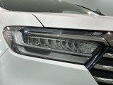 LEDヘッドライトは、点灯の瞬間から最大光量を発揮し、突然暗くなるトンネルなどでの安定感を高めます。